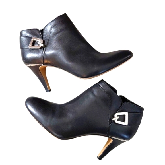 Vince Camutto Vernaya Black Heeled Ankle Boot Women's Black Leather Bootie Sz 8 - Picture 1 of 14
